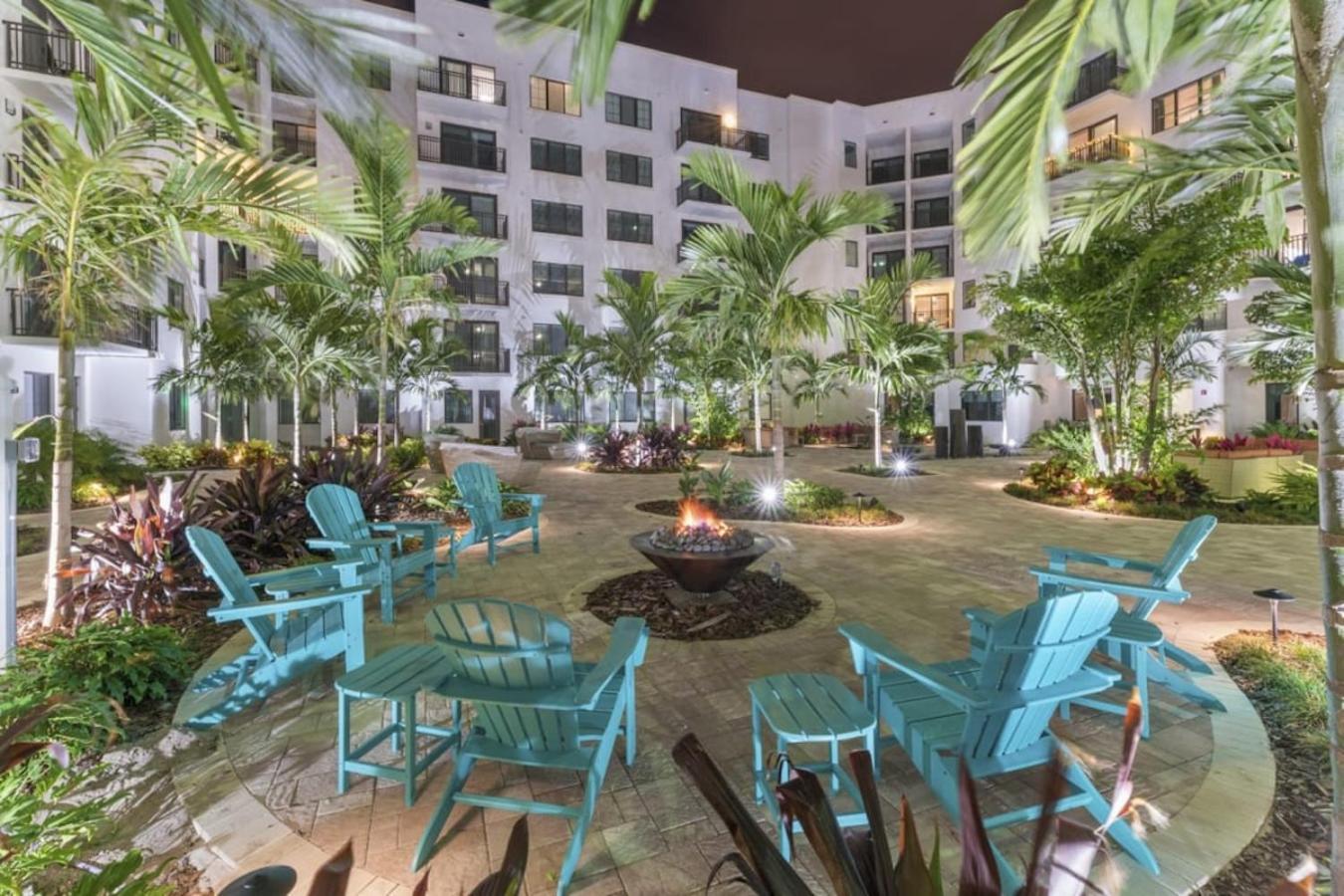 Cozy Retreat 2 Bedroom Hideaway Moments From The Sand Boynton Beach Eksteriør billede