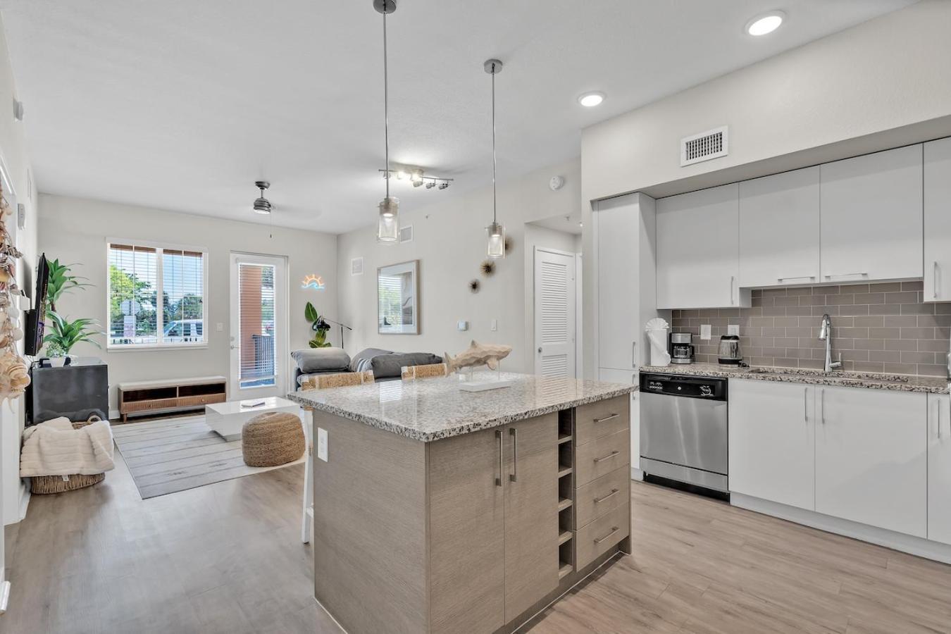 Cozy Retreat 2 Bedroom Hideaway Moments From The Sand Boynton Beach Eksteriør billede